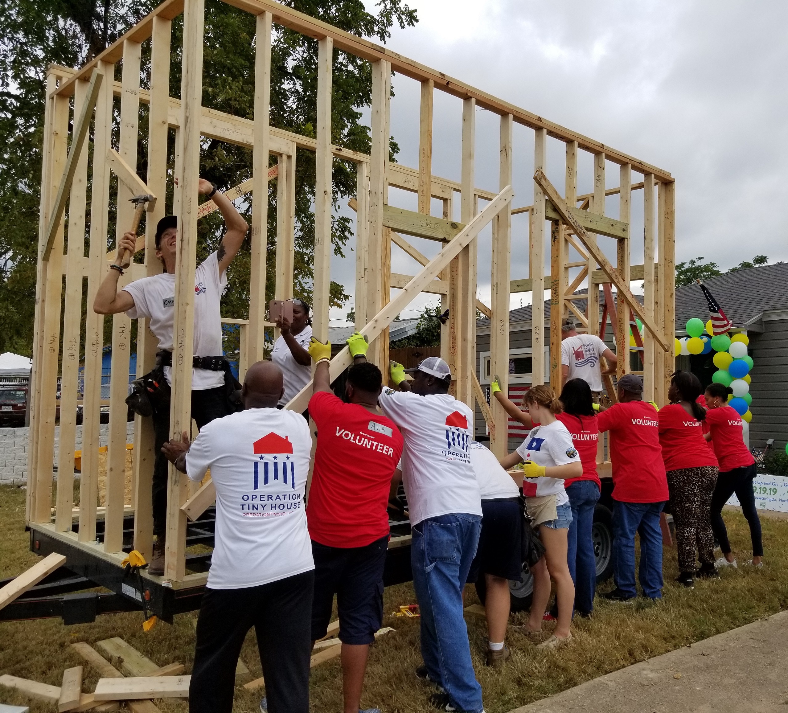 Volunteers Show Heart To Build Tiny Houses For Veterans - Santander ...