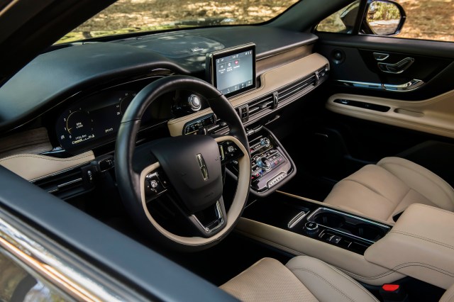 The 10 Best Car Interiors of 2022 According to WardsAuto - 1/11