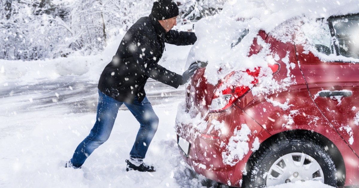 What to do if your car is stuck in snow: 9 tips and tricks for drivers ...