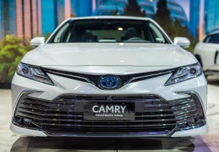 Image from front of Toyota Camry Hybrid Electric Vehicle