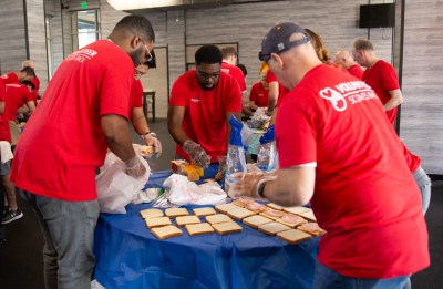 Group of Santander Consumer volunteers making sandwiches.